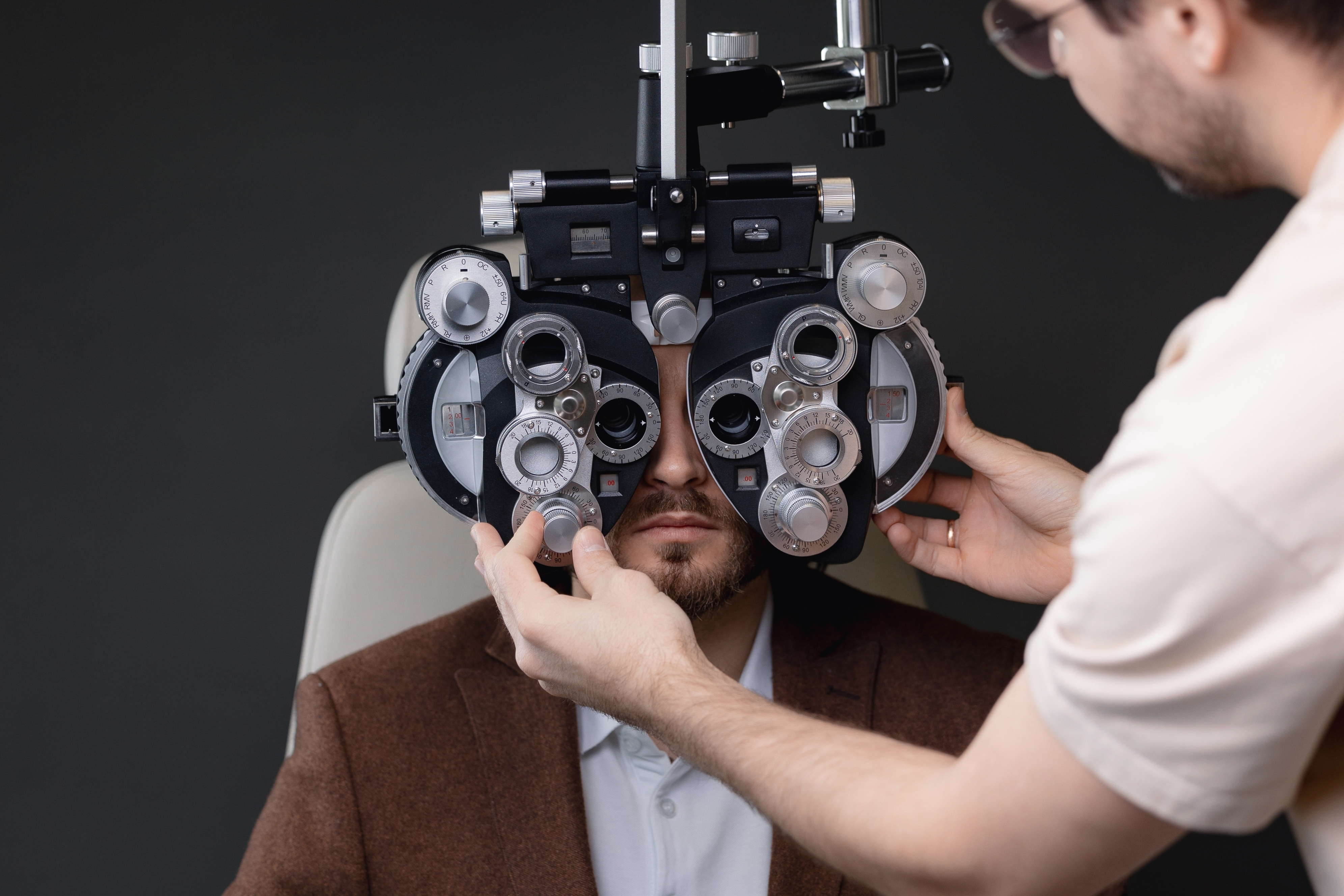 Ortho-K vs LASIK: Which Vision Correction Option Is Right for You?